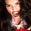 Злобная красивая девушка вампирша.